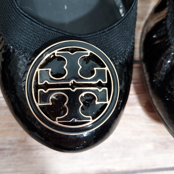 Tory Burch black patent logo Caroline wedge heels 7 - Picture 3 of 16